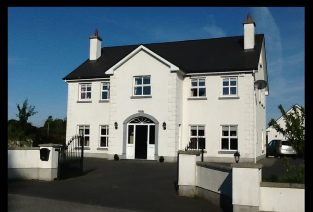 Spacious 5 bedroom, 4600sq foot Ryder Cup accommodation.. 140 km from Ryder Cup. Car use can be provided if required. All modern conveniences. Available for up to 2 weeks around time of Ryder Cup.